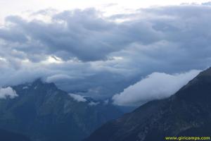 Cloudy climate on the way to Giri Camps