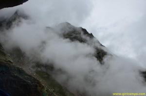 Misty morning ar Giri Camps