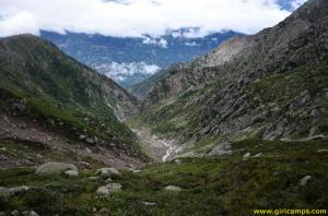 Trekkers view on the way to Giri Camps